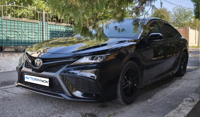 Toyota Camry 2020 года