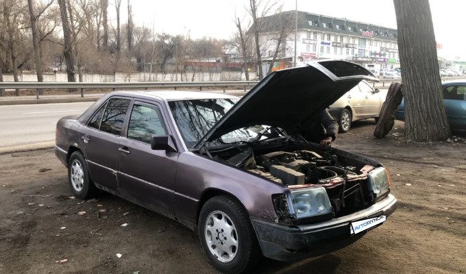 Mercedes-Benz E-Класс 1993 года