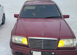 Mercedes-Benz E-Класс 1993 года