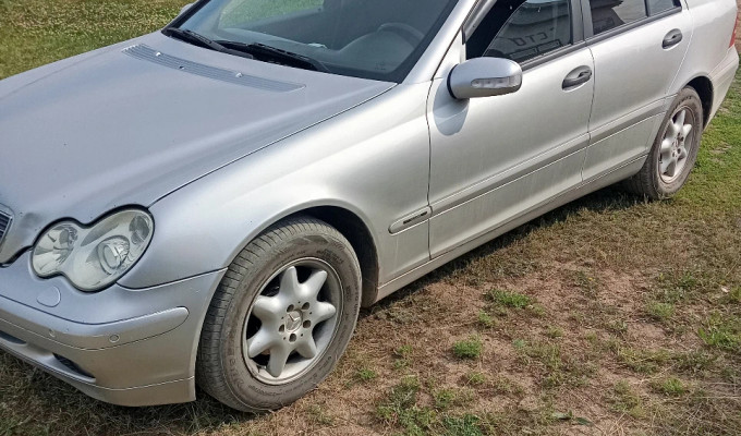 Mercedes-Benz C-Класс 2003 года
