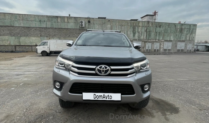 Toyota Hilux 2016 года