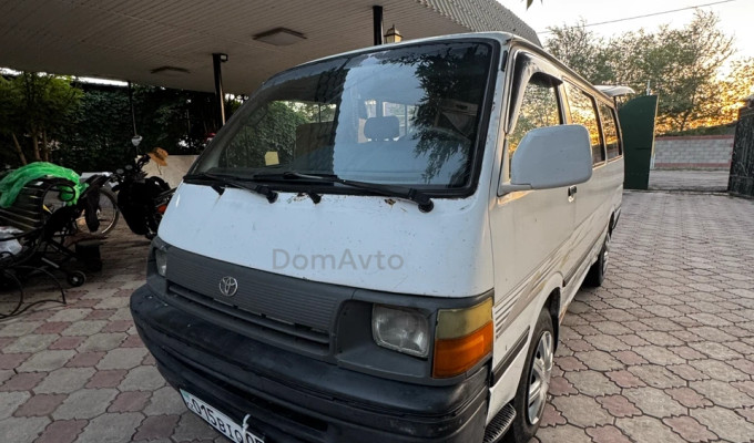 Toyota Hiace 1998 года