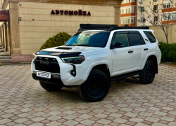 Toyota 4Runner 2023 года