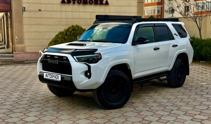 Toyota 4Runner 2023 года