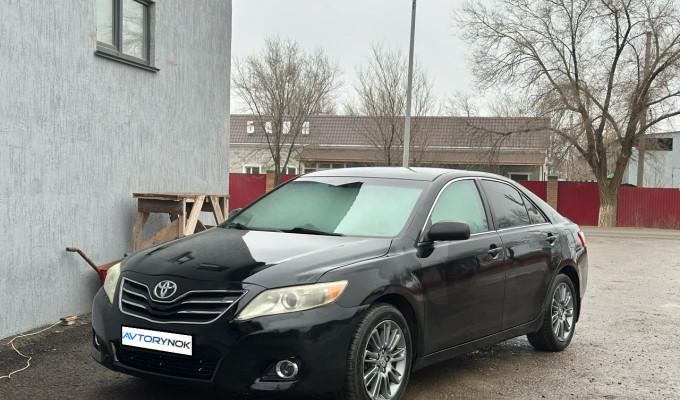 Toyota Camry 2010 года