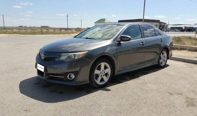 Toyota Camry 2012 года