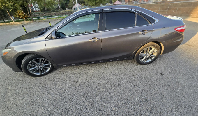 Toyota Camry 2017 года