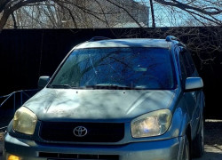 Toyota RAV4 2003 года