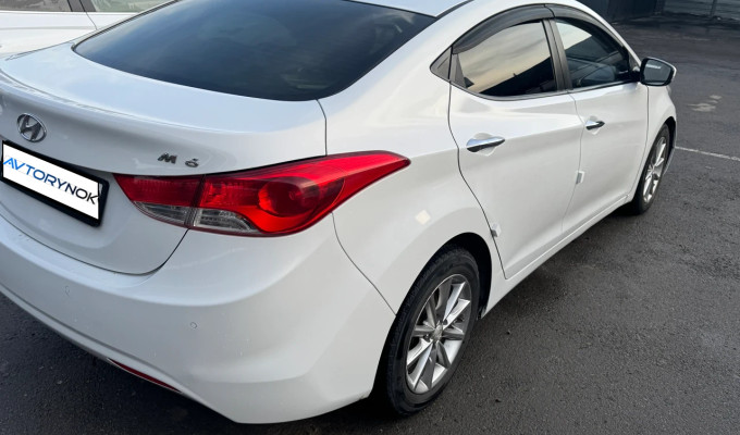 Hyundai Elantra 2011 года