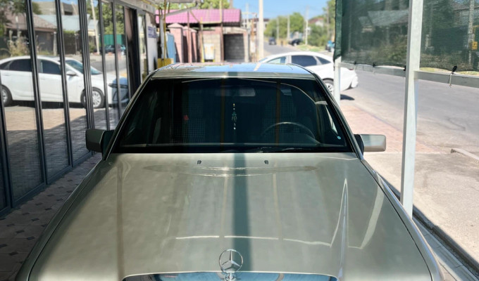Mercedes-Benz E-Класс 1989 года