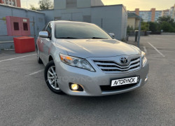 Toyota Camry 2010 года