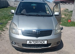 Toyota Corolla Verso 2002 года