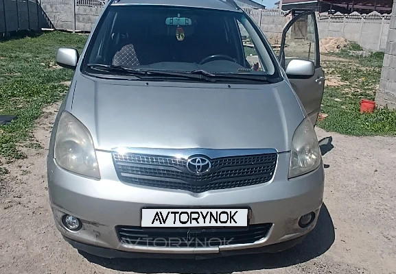 Toyota Corolla Verso 2002 года