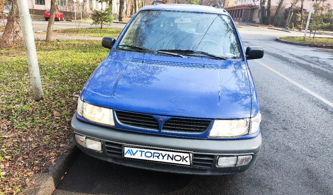 Mitsubishi Space Runner 1996 года