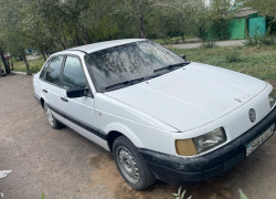 Volkswagen Passat 1990 года