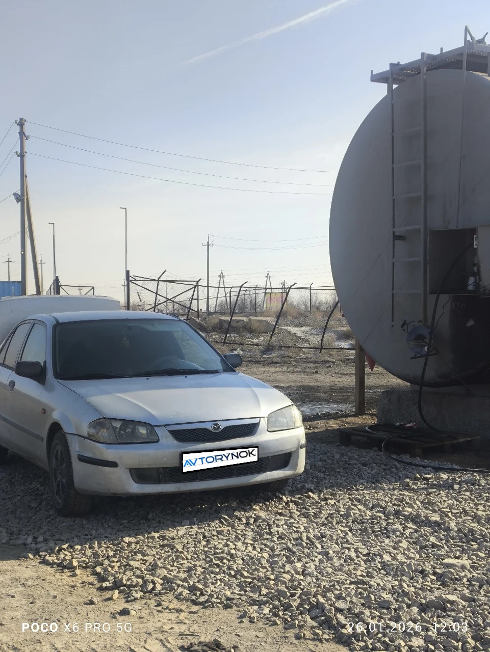 Mazda 323, 2000