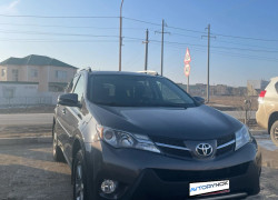 Toyota RAV4 2015 года