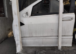 Передняя левая дверь Mercedes W220