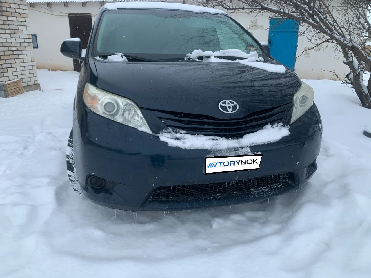 Toyota Sienna, 2011