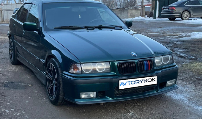 BMW 3 серия 1993 года