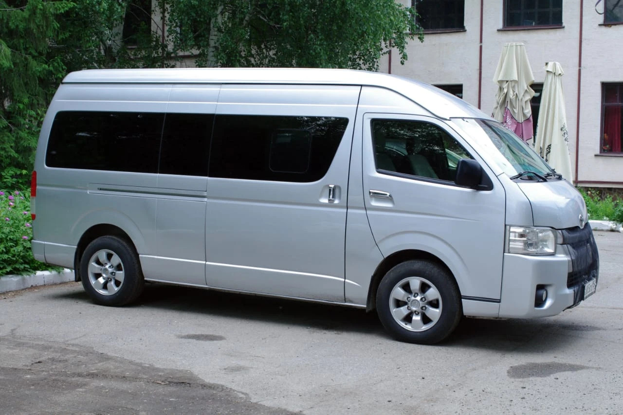 Toyota HiAce, 2015