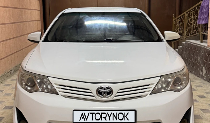 Toyota Camry 2012 года
