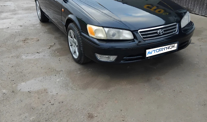 Toyota Camry 2000 года