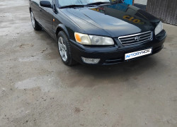 Toyota Camry 2000 года