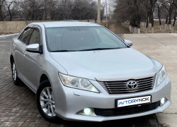 Toyota Camry 2012 года