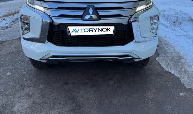 Mitsubishi Montero Sport 2023 года