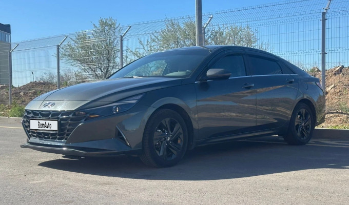 Hyundai Elantra 2021 года