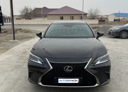 Lexus ES 2019 года