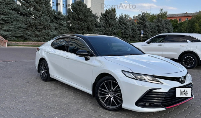 Toyota Camry 2021 года