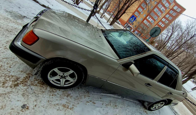Mercedes-Benz E-Класс 1989 года