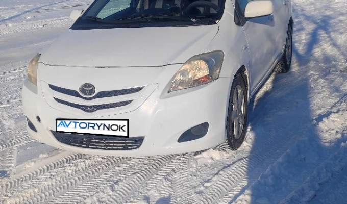 Toyota Yaris 2008 года