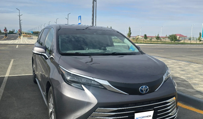 Toyota Sienna 2021 года