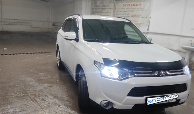 Mitsubishi Outlander 2012 года