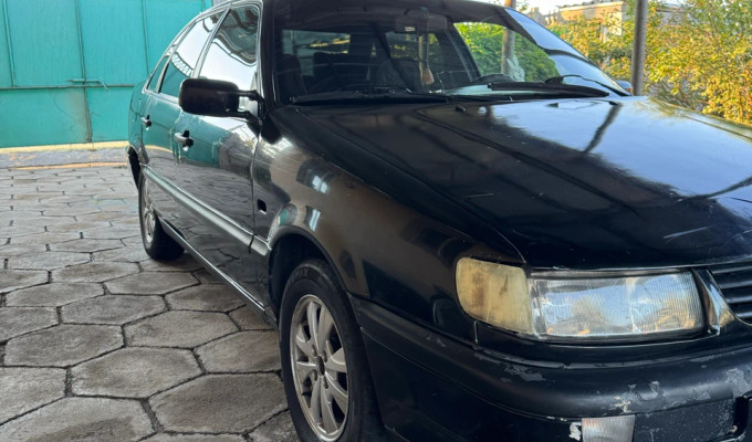 Volkswagen Passat 1993 года