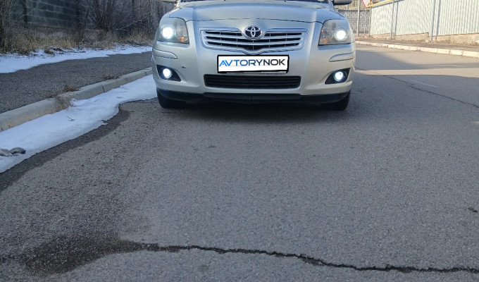 Toyota Avensis 2008 года