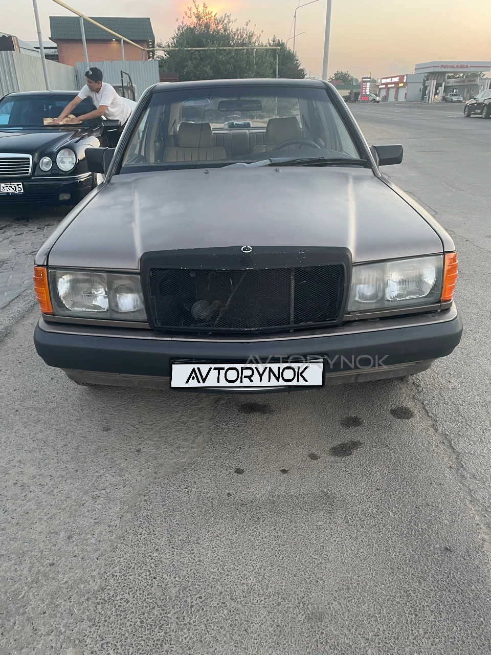 Mercedes-Benz 190, 1990