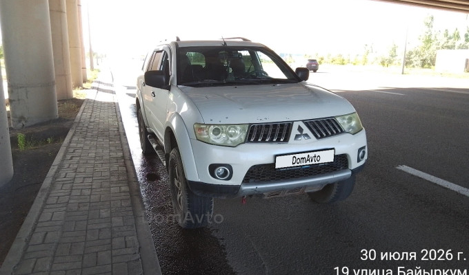 Mitsubishi Pajero Sport 2012 года