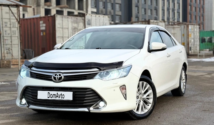Toyota Camry 2015 года