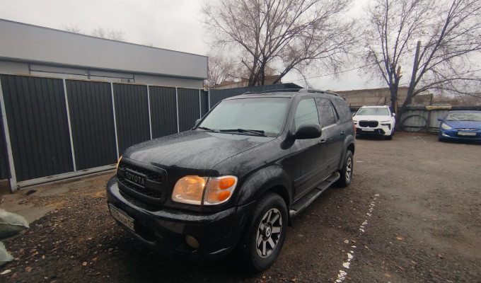 Toyota Sequoia 2002 года