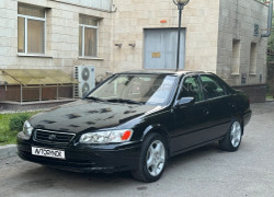 Toyota Camry 2000 года