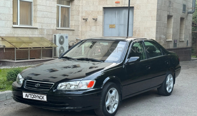 Toyota Camry 2000 года