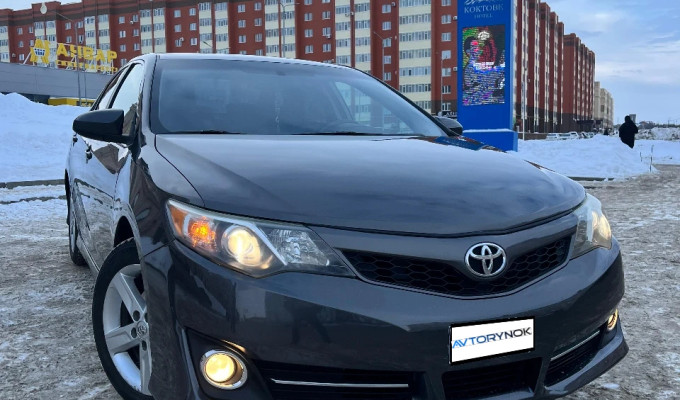 Toyota Camry 2013 года