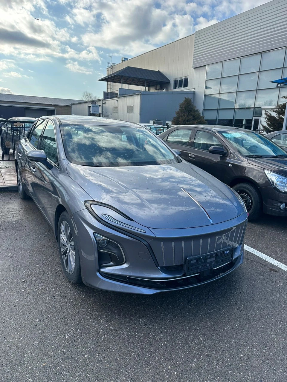 Hongqi E-QM5, 2023