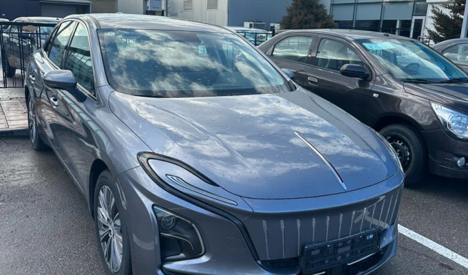 Hongqi E-QM5 2023 года