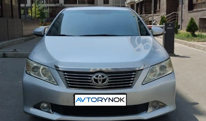 Toyota Camry 2013 года