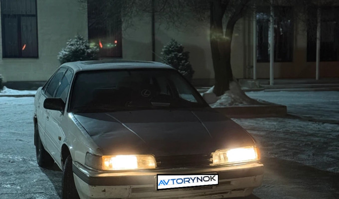 Mazda 626 1990 года
